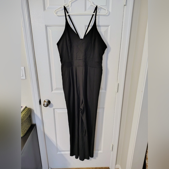 HALARA Breezful Backless Side Invisible Zipper Pocket Wide Leg QuickDry Jumpsuit - Picture 3 of 10